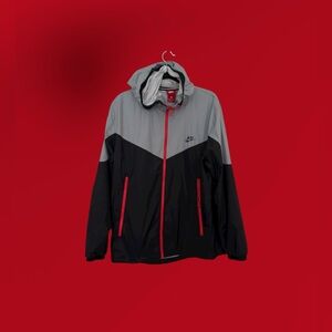 🚨NIKE WINDBREAKER 🚨